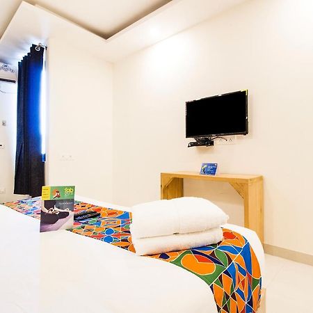 Fabhotel Modesty Delhi Airport Нью-Дели Экстерьер фото